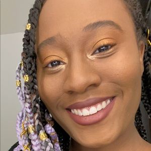 Meet your Posher, Alexis